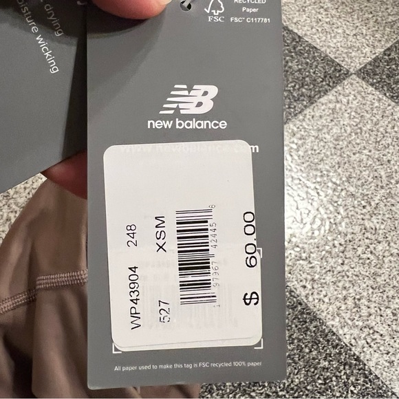 NWT- New Balance Performance Logo Leggings XS - Picture 10 of 11